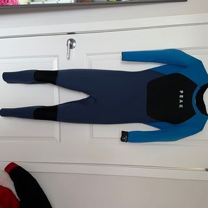 Peak children’s size 16 wetsuit